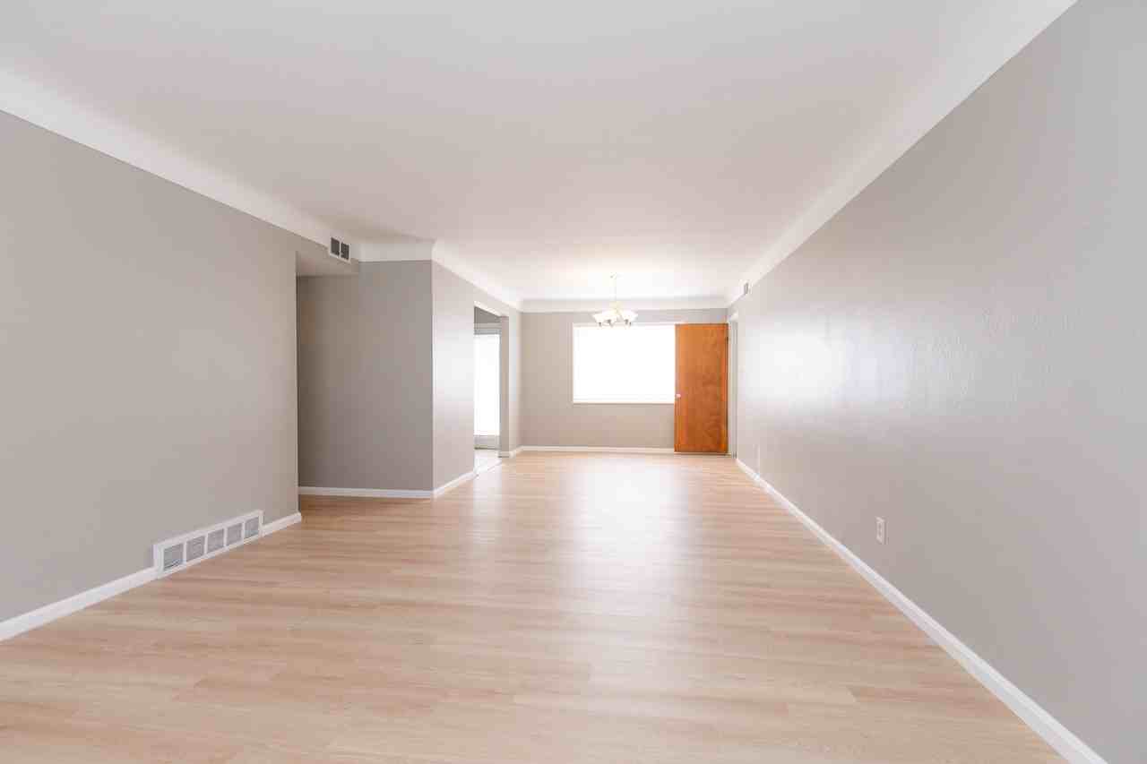 560 Walnut Dr - Photo 7 of 21