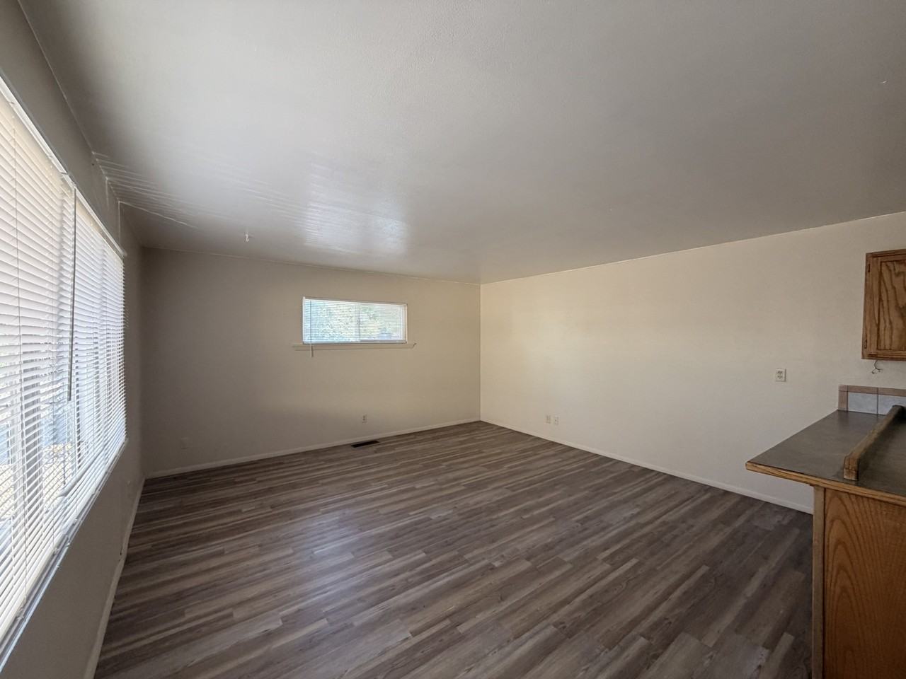 1100-1104 Palomas Dr Se - Photo 3 of 16