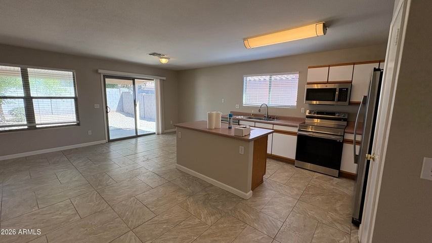 15774 W Watson Ln - Photo 2 of 13