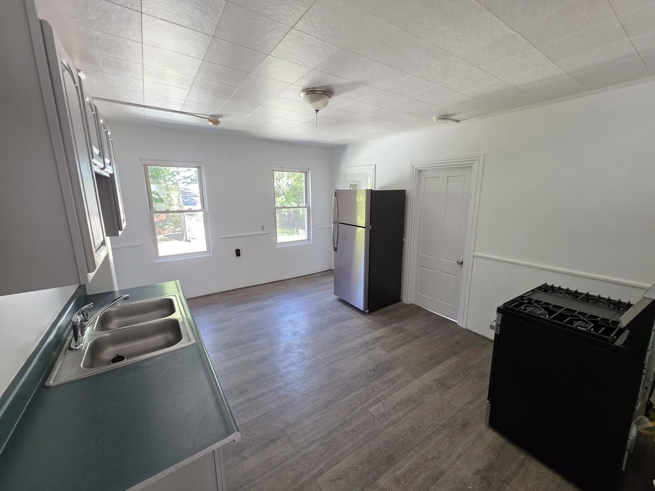 133 Church St - Photo 3 of 9