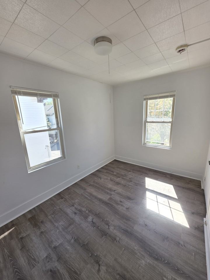 133 Church St - Photo 5 of 9