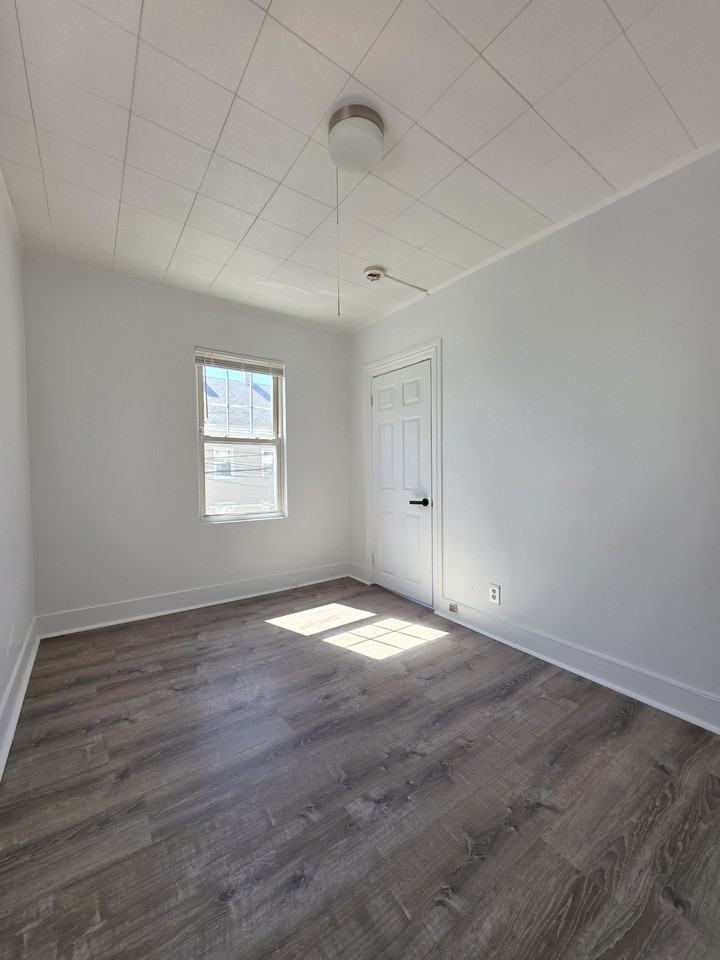133 Church St - Photo 6 of 9