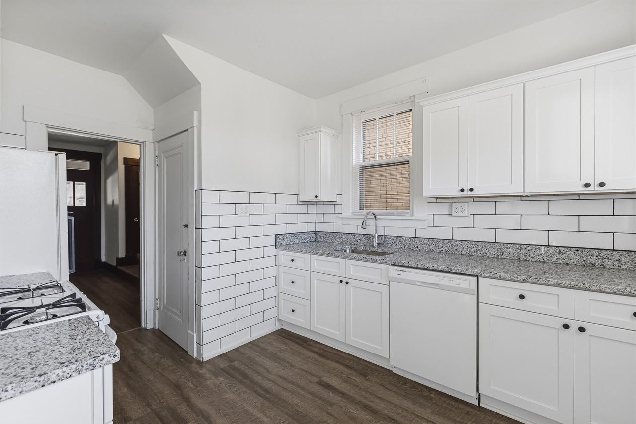 1011 2nd St - Photo 6 of 26