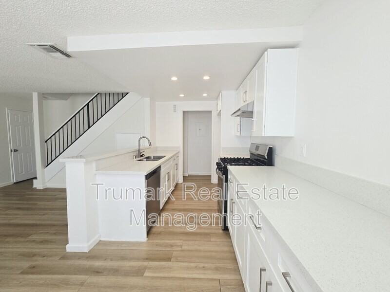 1122 E Elk Ave #114 - Photo 4 of 12