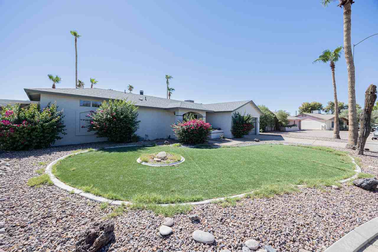 1341 E Garnet Cir - Photo 3 of 35