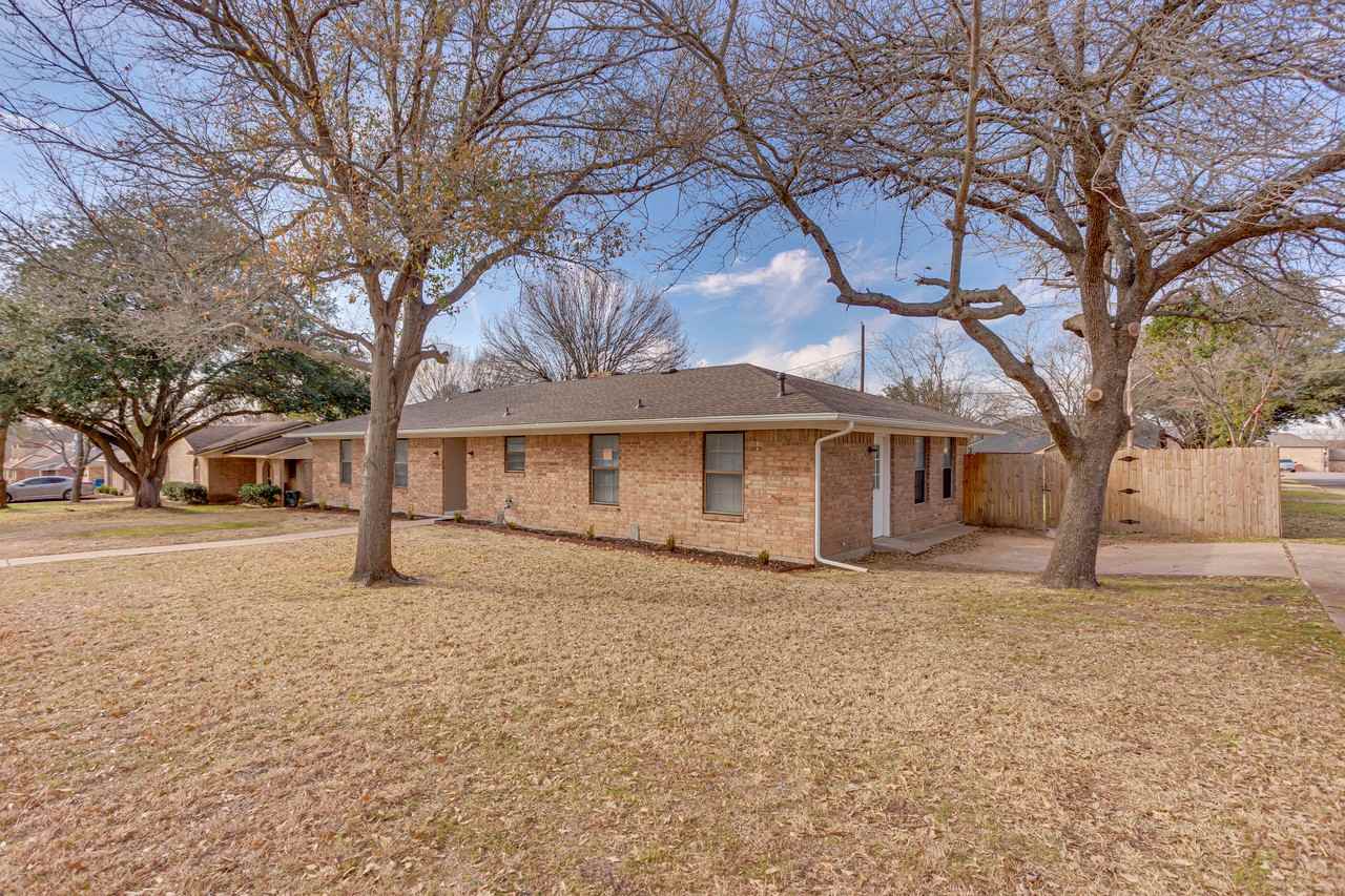 2900 Linda Dr - Photo 2 of 30