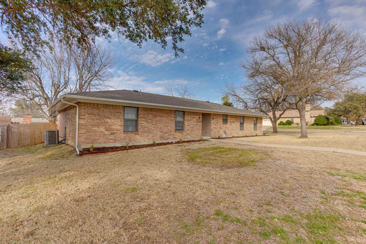 2900 Linda Dr - Photo 4 of 30