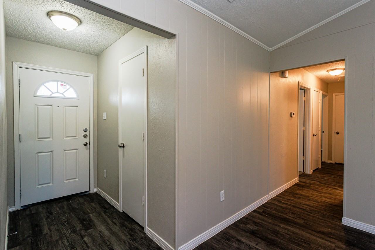 2900 Linda Dr - Photo 5 of 30