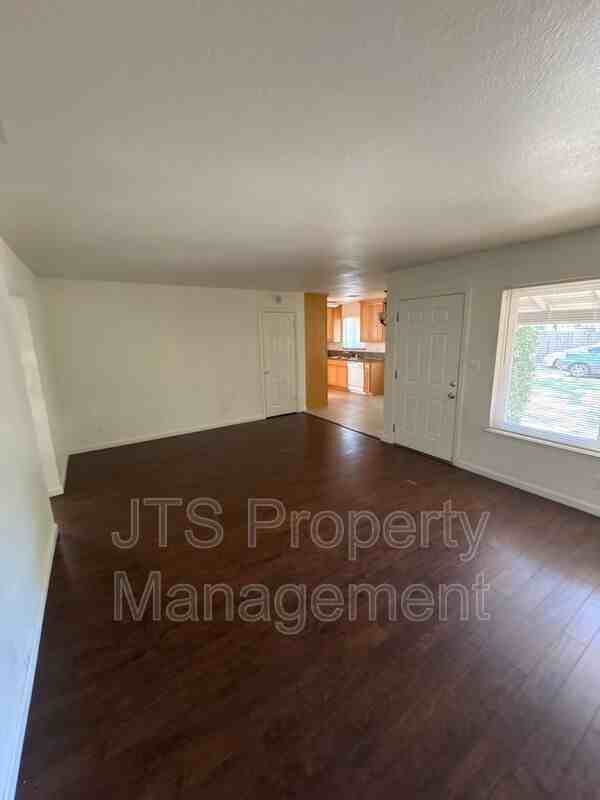 4095 69th St - Photo 2 of 10