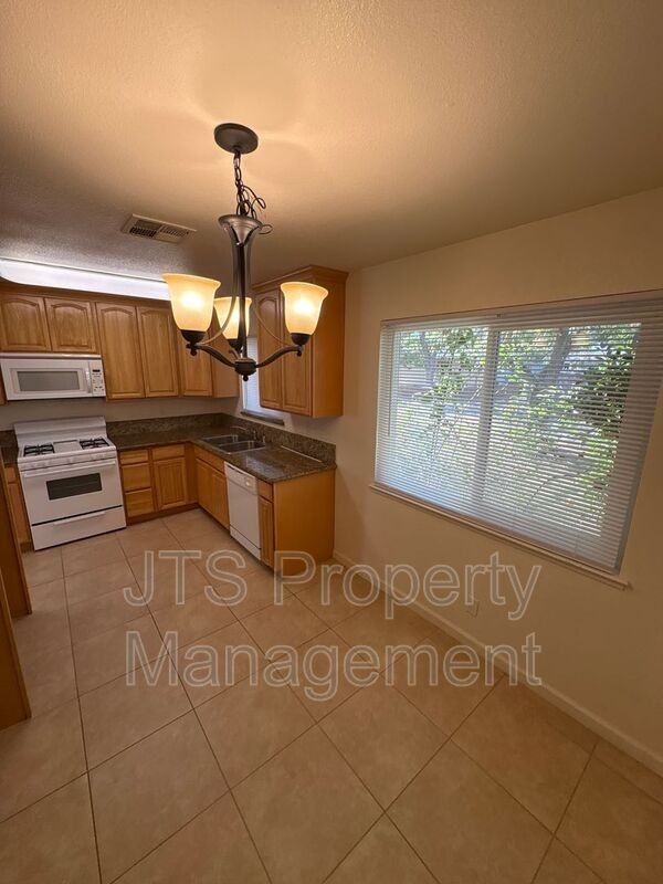 4095 69th St - Photo 3 of 10
