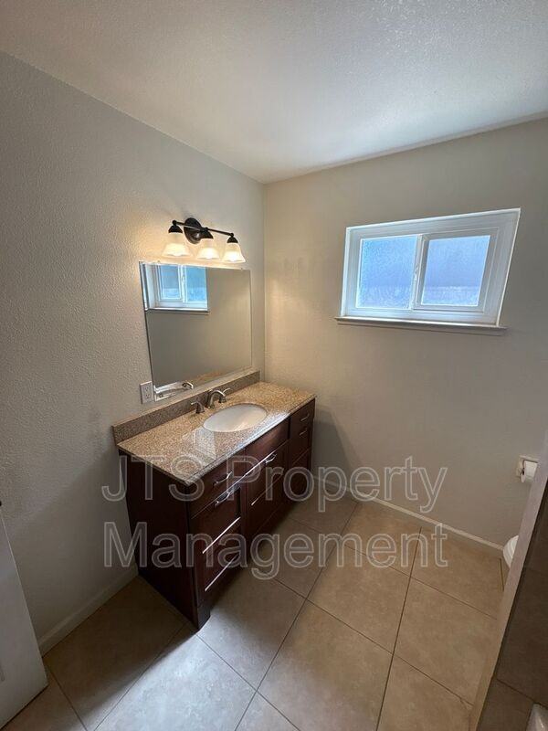 4095 69th St - Photo 4 of 10