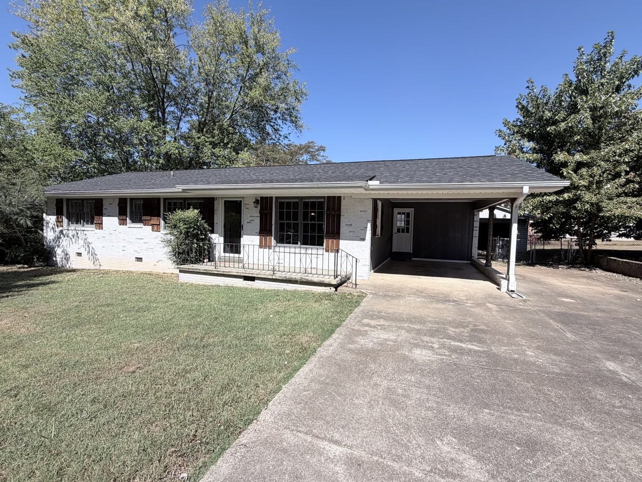 907 Brahma St - Photo 2 of 26