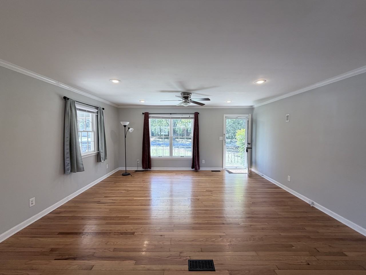 907 Brahma St - Photo 4 of 26