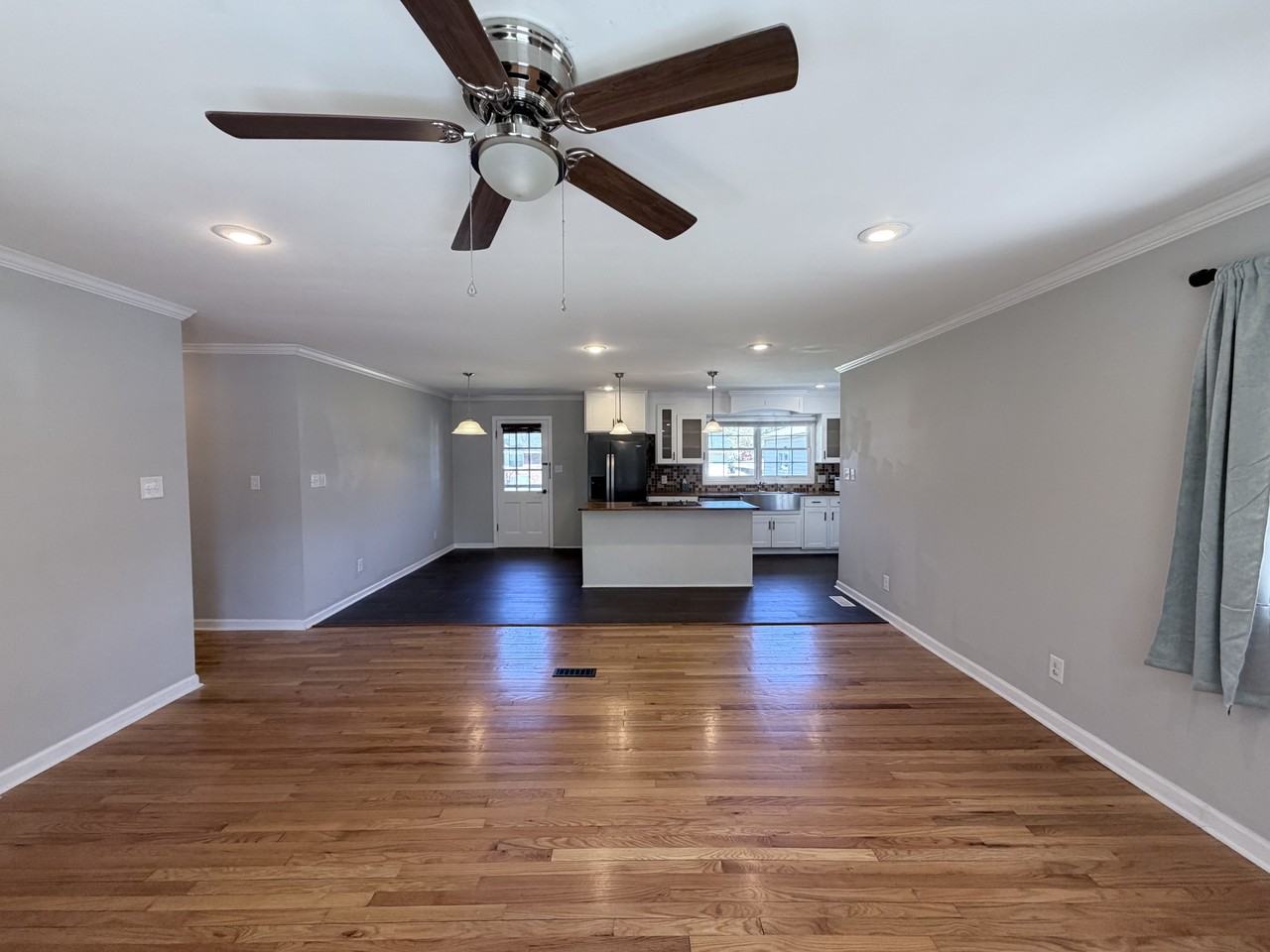 907 Brahma St - Photo 5 of 26