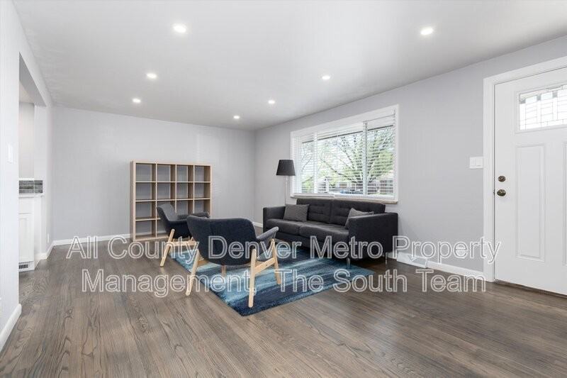 7640 Irving St - Photo 4 of 38