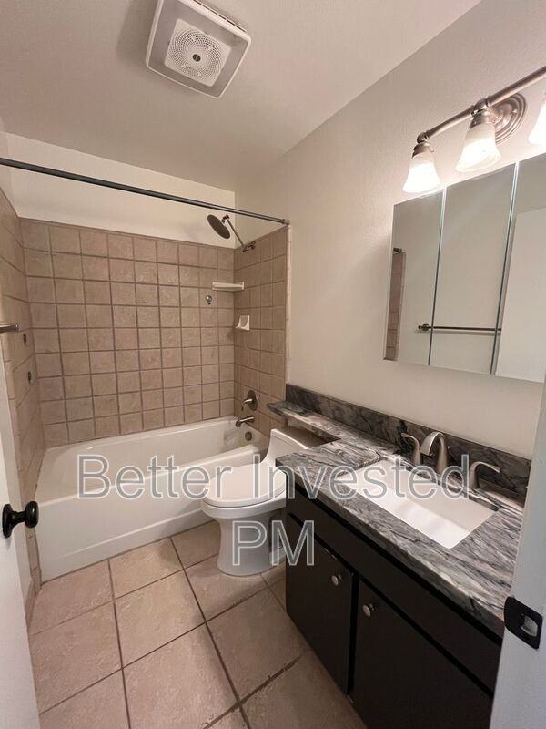 427 North St #B - Photo 7 of 34
