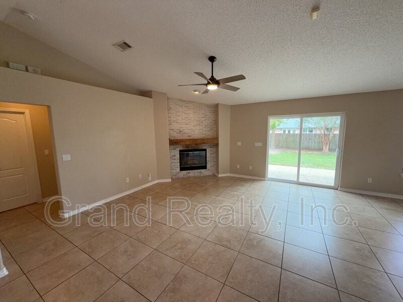 3950 Harbors Port St - Photo 5 of 23