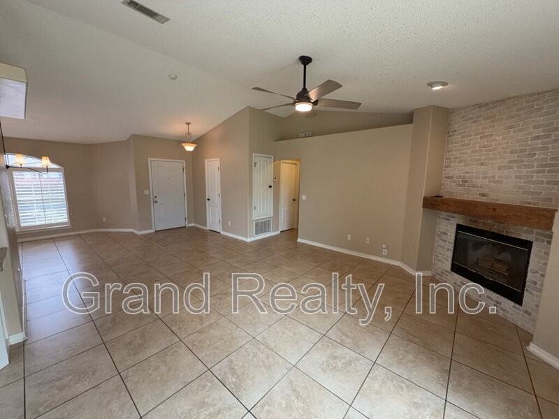 3950 Harbors Port St - Photo 6 of 23