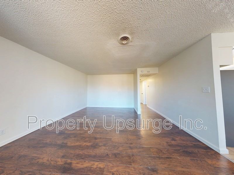 1340 Hobart Dr - Photo 4 of 11
