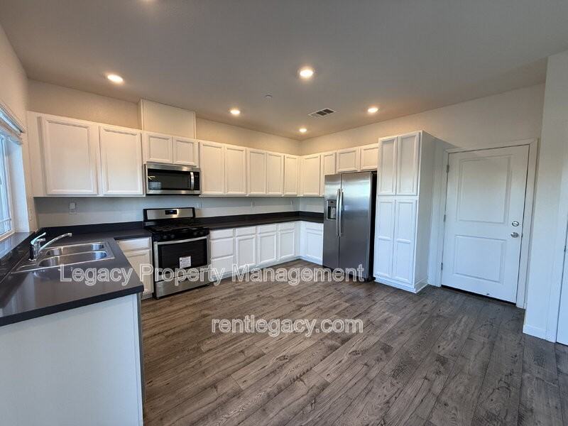 4364 White Ash Ln - Photo 6 of 25