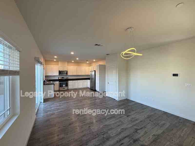 4364 White Ash Ln - Photo 7 of 25