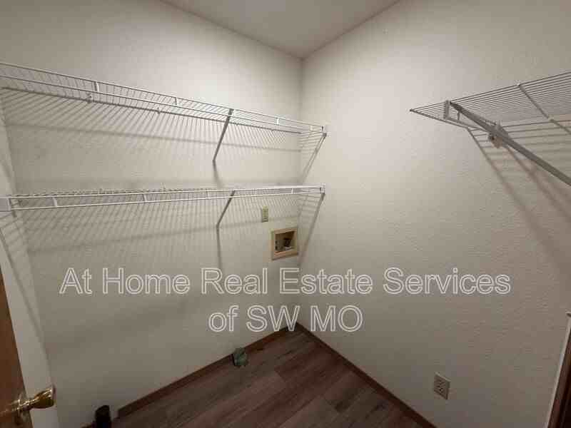 706 E Bain St - Photo 7 of 9