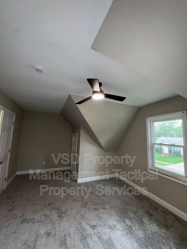785 East Blvd - Photo 5 of 13