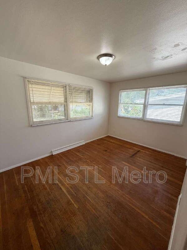 9319 Clarion Dr - Photo 3 of 12