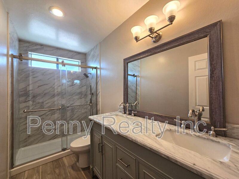 8237 Vernier Dr - Photo 4 of 33
