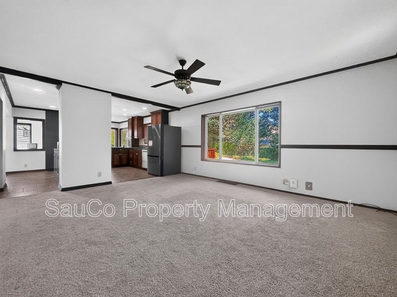 2312 5th Ave - Photo 3 of 35