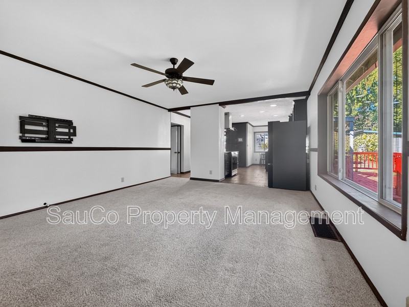 2312 5th Ave - Photo 4 of 35