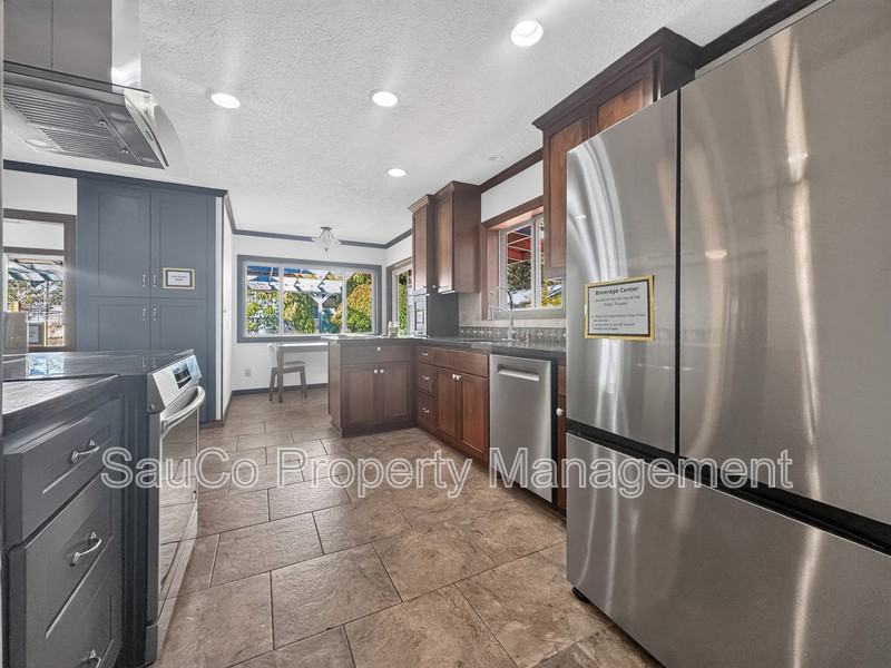 2312 5th Ave - Photo 5 of 35