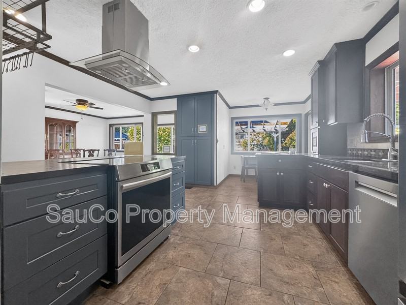 2312 5th Ave - Photo 6 of 35