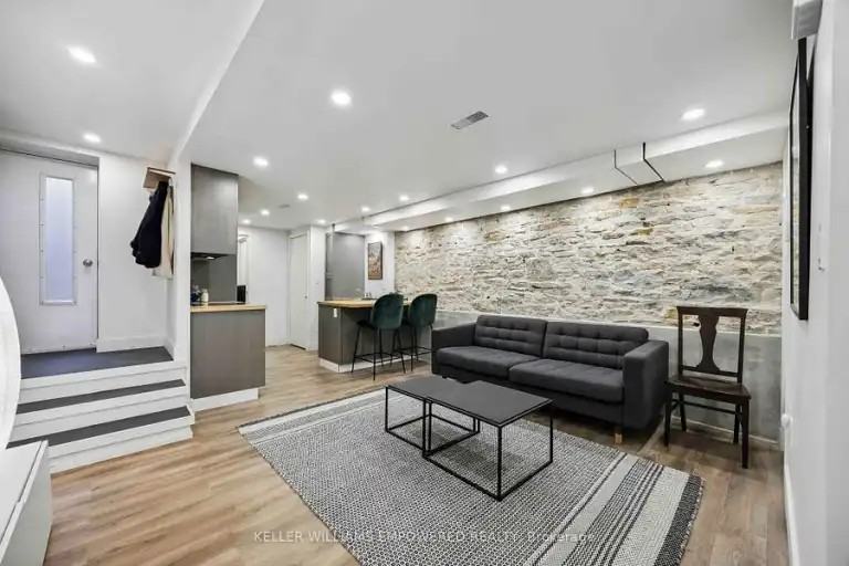 33 Garden Ave - Photo 4 of 13