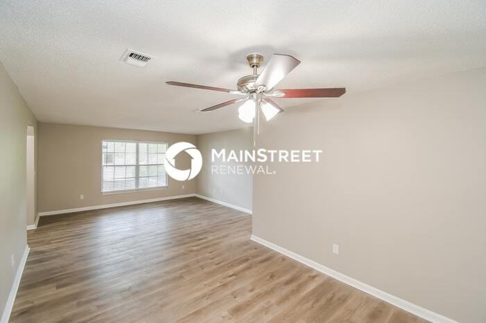 1523 Lavilla Dr N - Photo 3 of 16