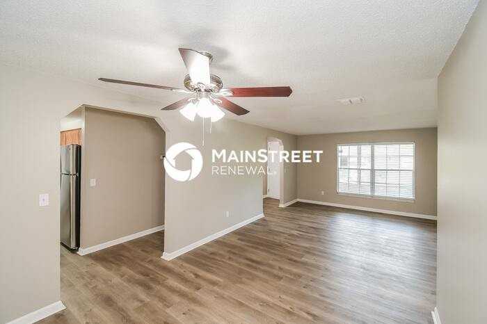 1523 Lavilla Dr N - Photo 4 of 16