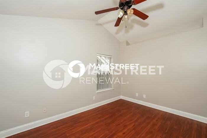 50 Clover St - Photo 4 of 16