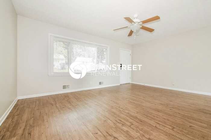 206 Maple St - Photo 4 of 18
