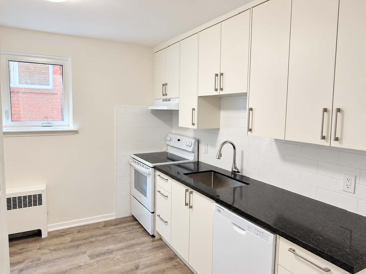 284 Glenforest Rd - Photo 2 of 7