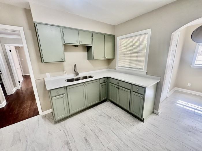 902 Brower St - Photo 6 of 15
