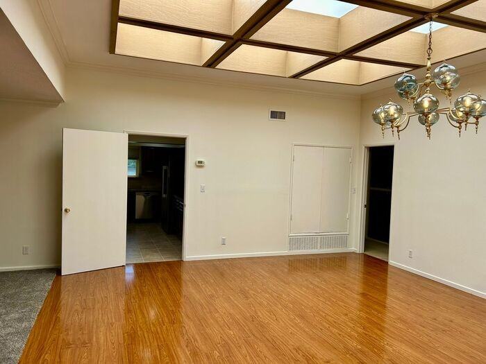 2776 E Lizbeth Ave - Photo 4 of 32