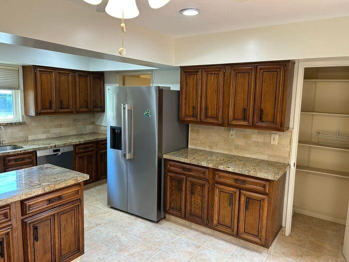 2776 E Lizbeth Ave - Photo 7 of 32