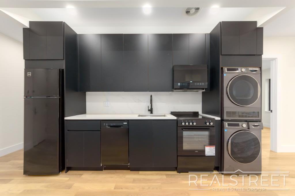 1406 Lincoln Pl #1R - Photo 3 of 11