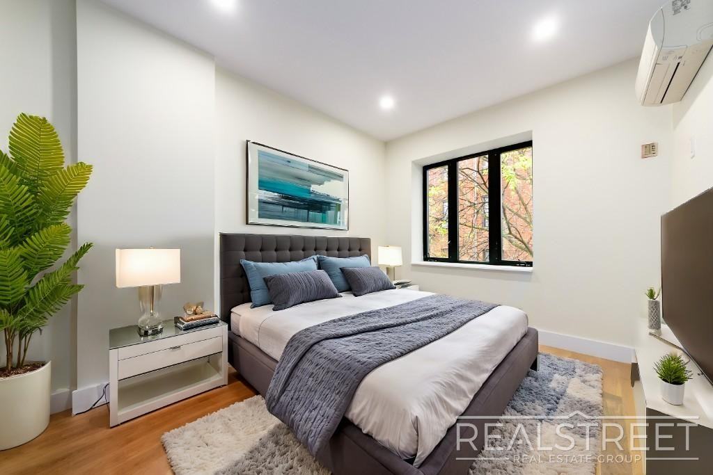 1406 Lincoln Pl #1R - Photo 4 of 11