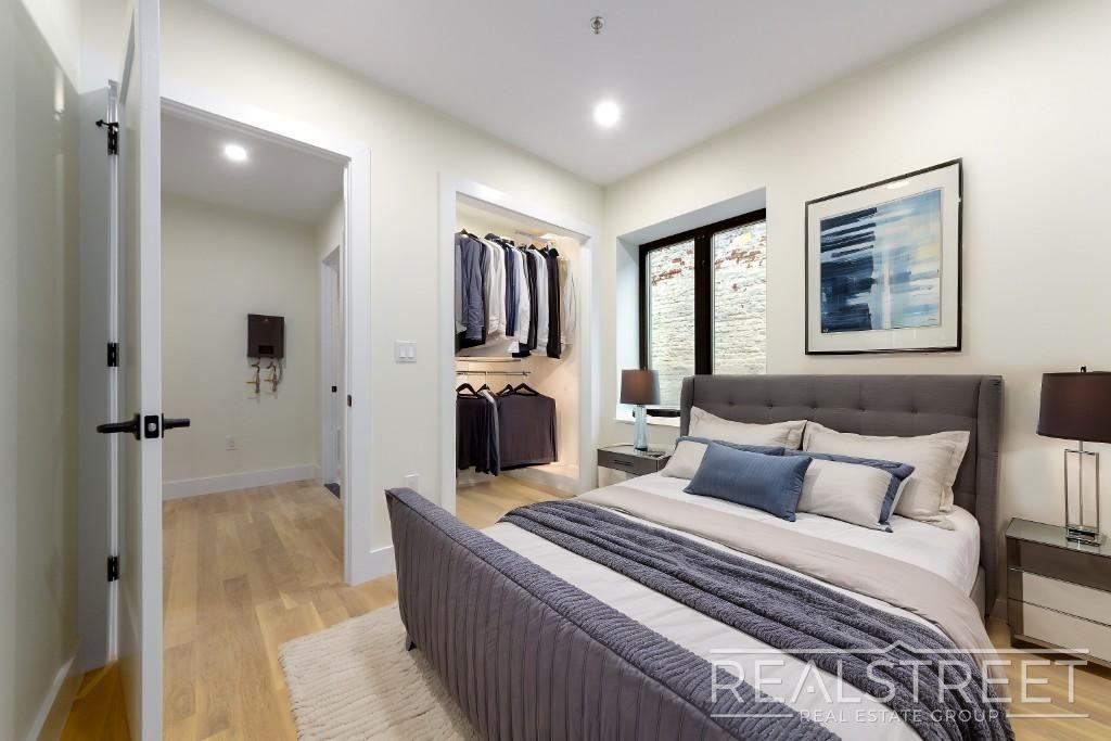 1406 Lincoln Pl #1R - Photo 5 of 11