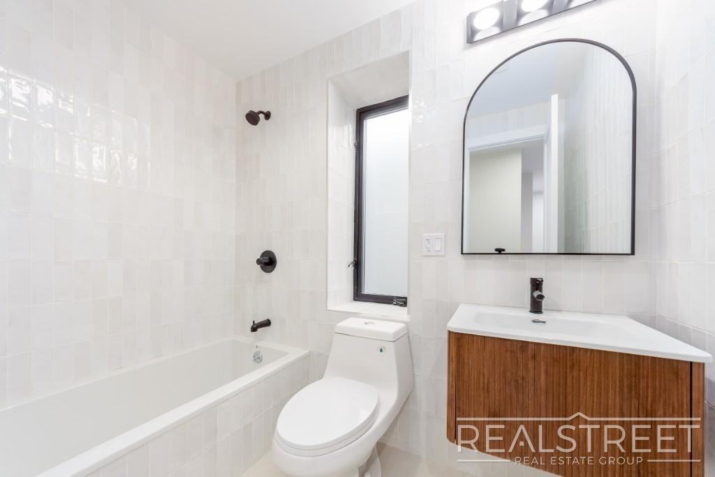 1406 Lincoln Pl #1R - Photo 6 of 11