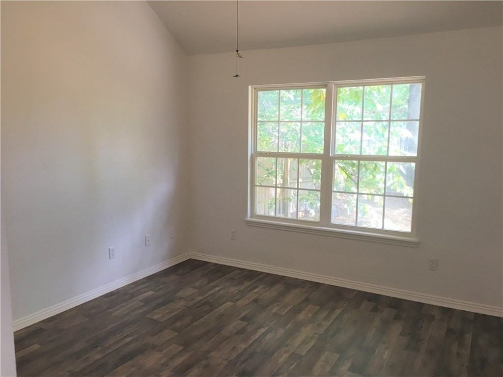 2720 Meridian Pl - Photo 2 of 8