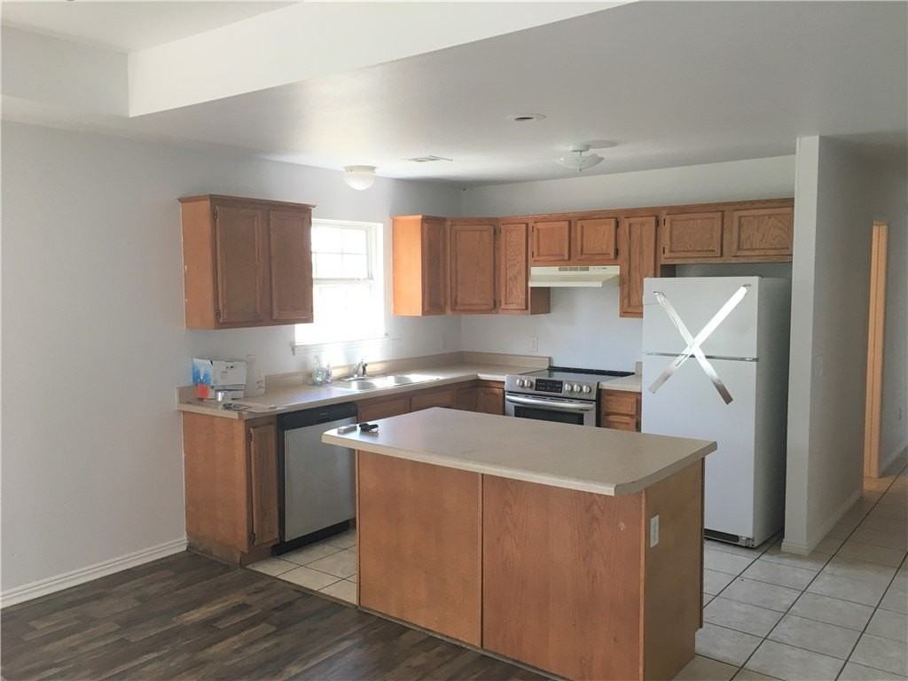 2720 Meridian Pl - Photo 3 of 8