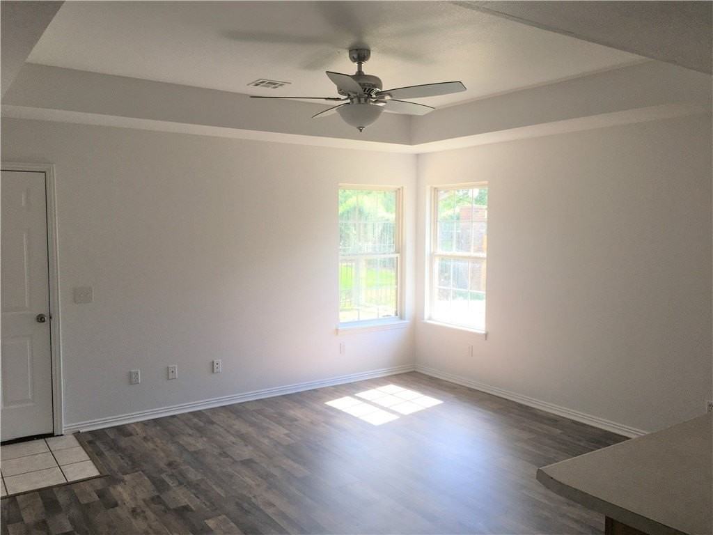 2720 Meridian Pl - Photo 4 of 8