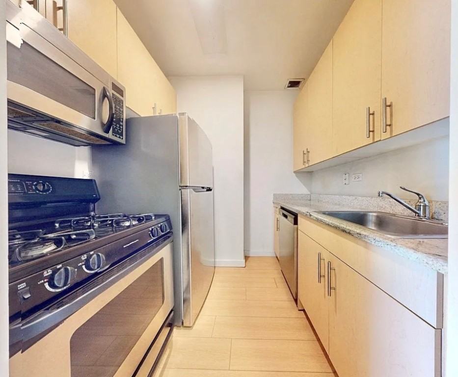 90 Washington St #12S - Photo 4 of 5